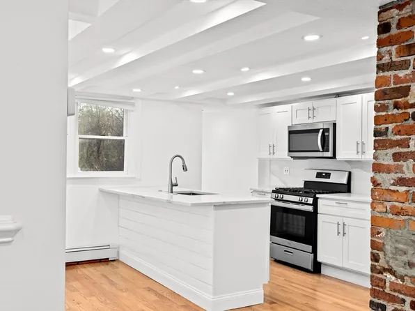 151 Hull St #1, Cohasset, MA 02025