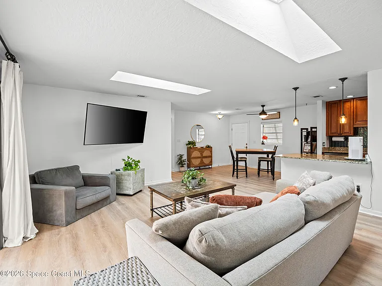 215 Jason Ct — Photo 13