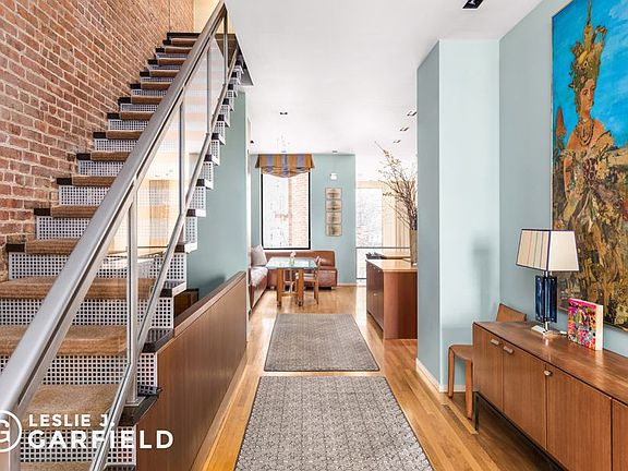 2nd image of 68 E 91st St