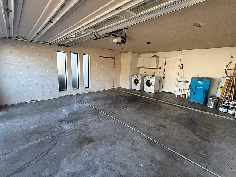 413 W Beverly Ln — Photo 11