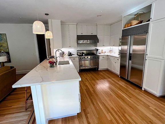 2nd image of 15 Lois Ct