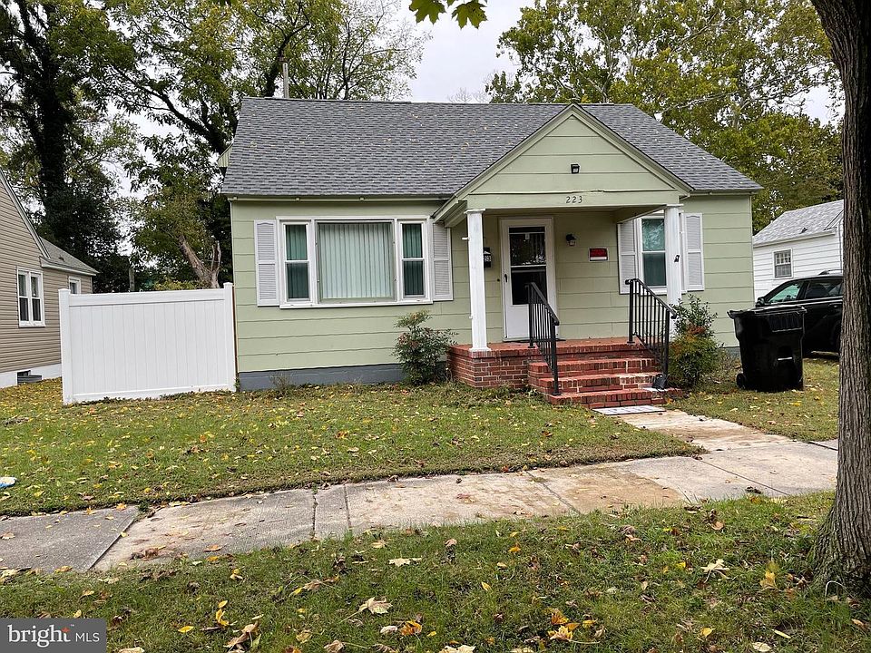 1st image of 223 North Blvd