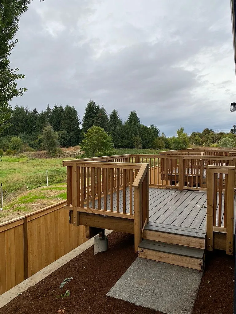 889 N 18th Ave — Photo 3