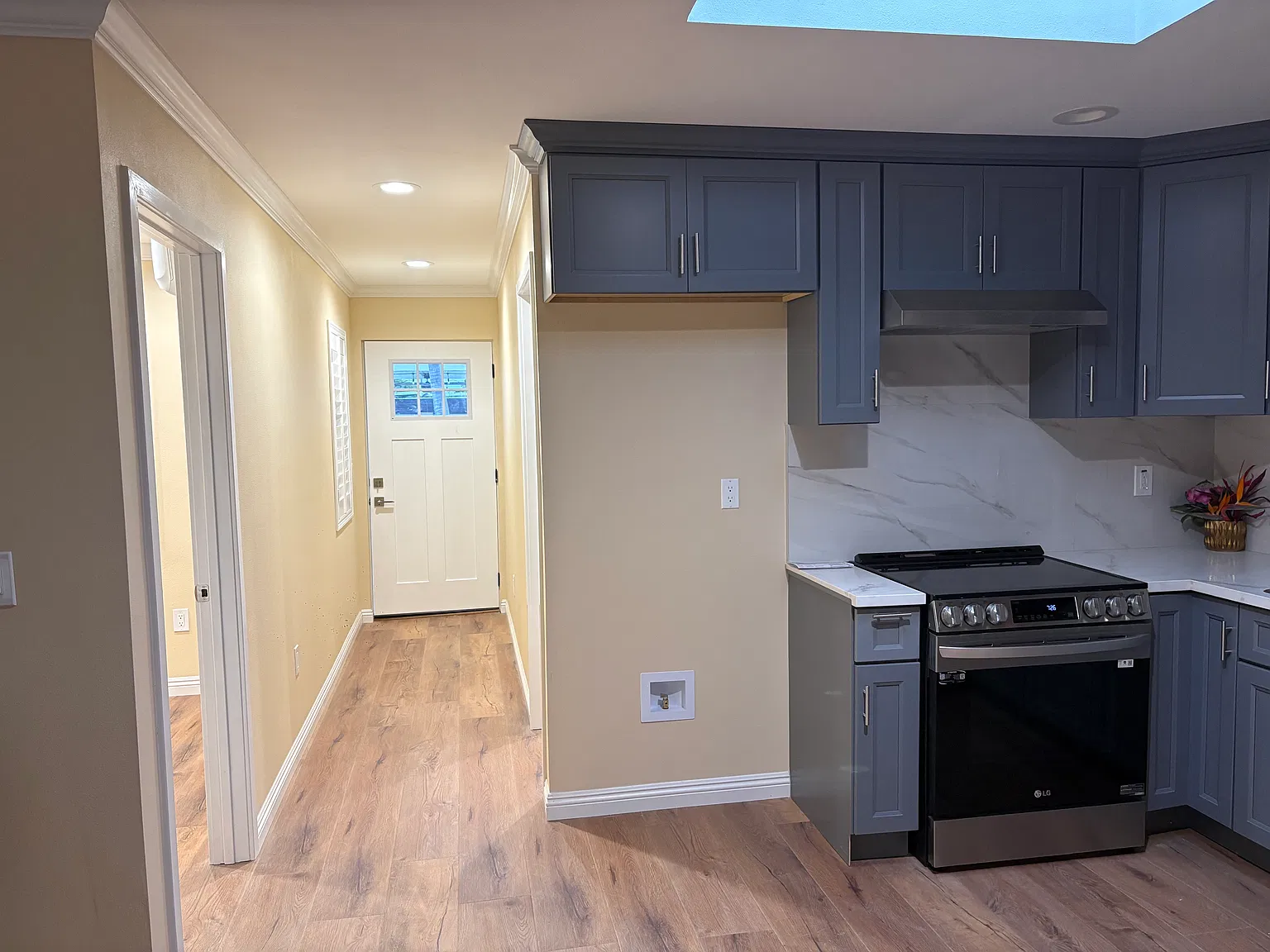 Cynthia Dr, Huntington Beach — Photo 3