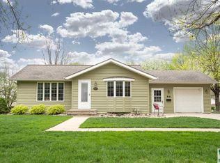 607 Concord Ave NE, Orange City, IA 51041