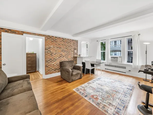 319 E 50th St APT 3D, New York, NY 10022