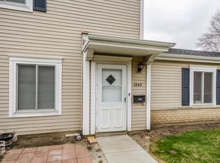 1542 Cove Dr #1542, Prospect Heights, IL 60070