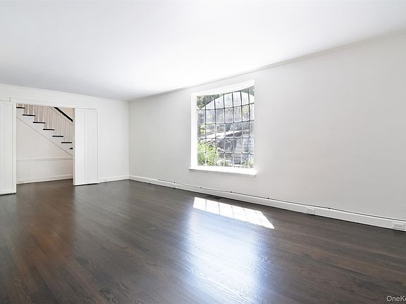 3rd image of 16 Crows Nest Rd
