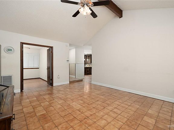 2nd image of 807 Palmetto Dr