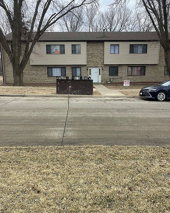 1st image of 4624 Applewood Ave