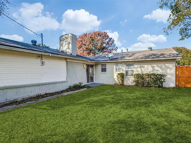 703 Terryland Dr — Photo 15