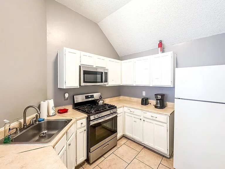 18579 N Lyford Dr — Photo 10
