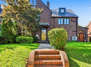 6938 Fleet St, Forest Hills, NY 11375