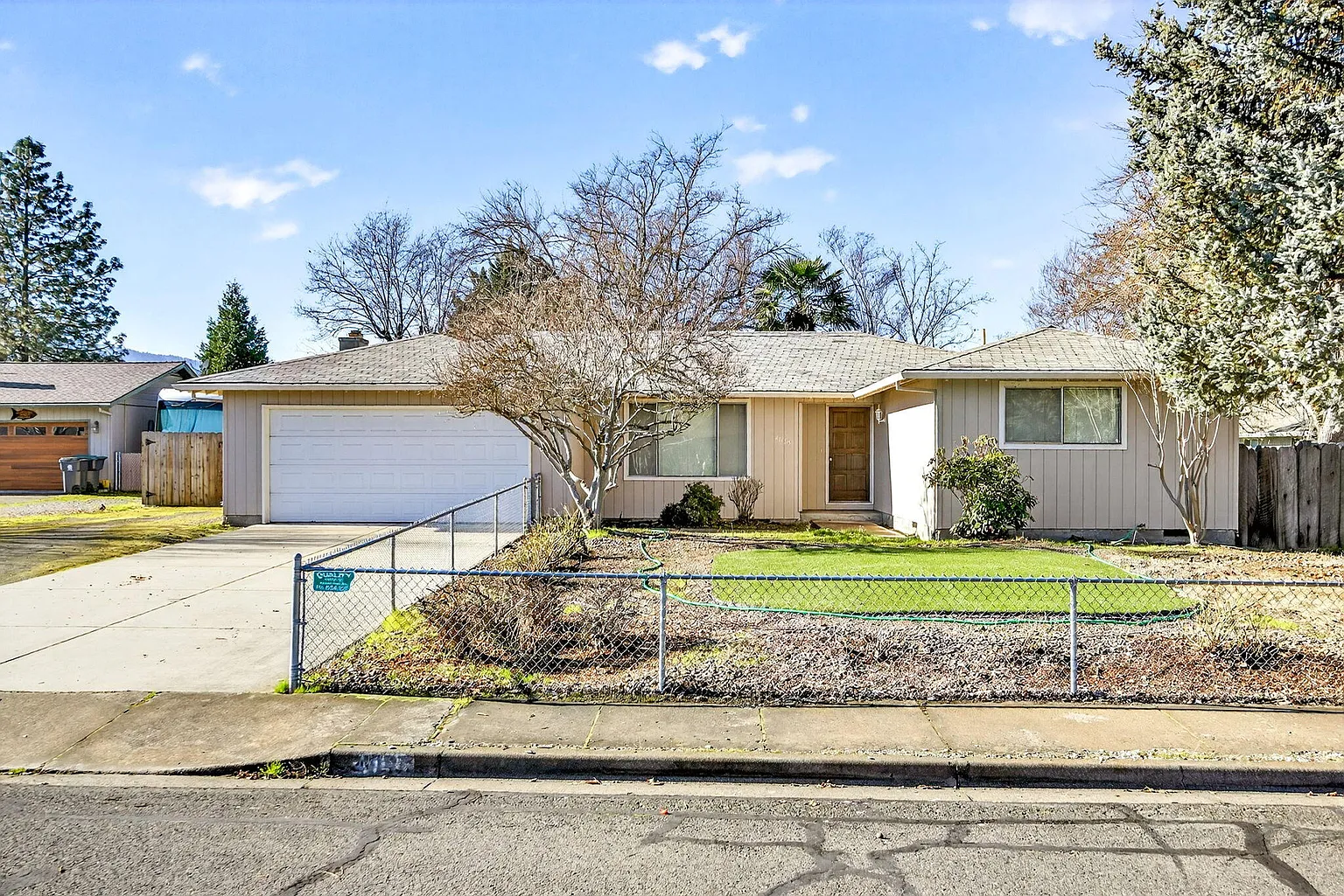 4055 Crestwood Cir photo 1