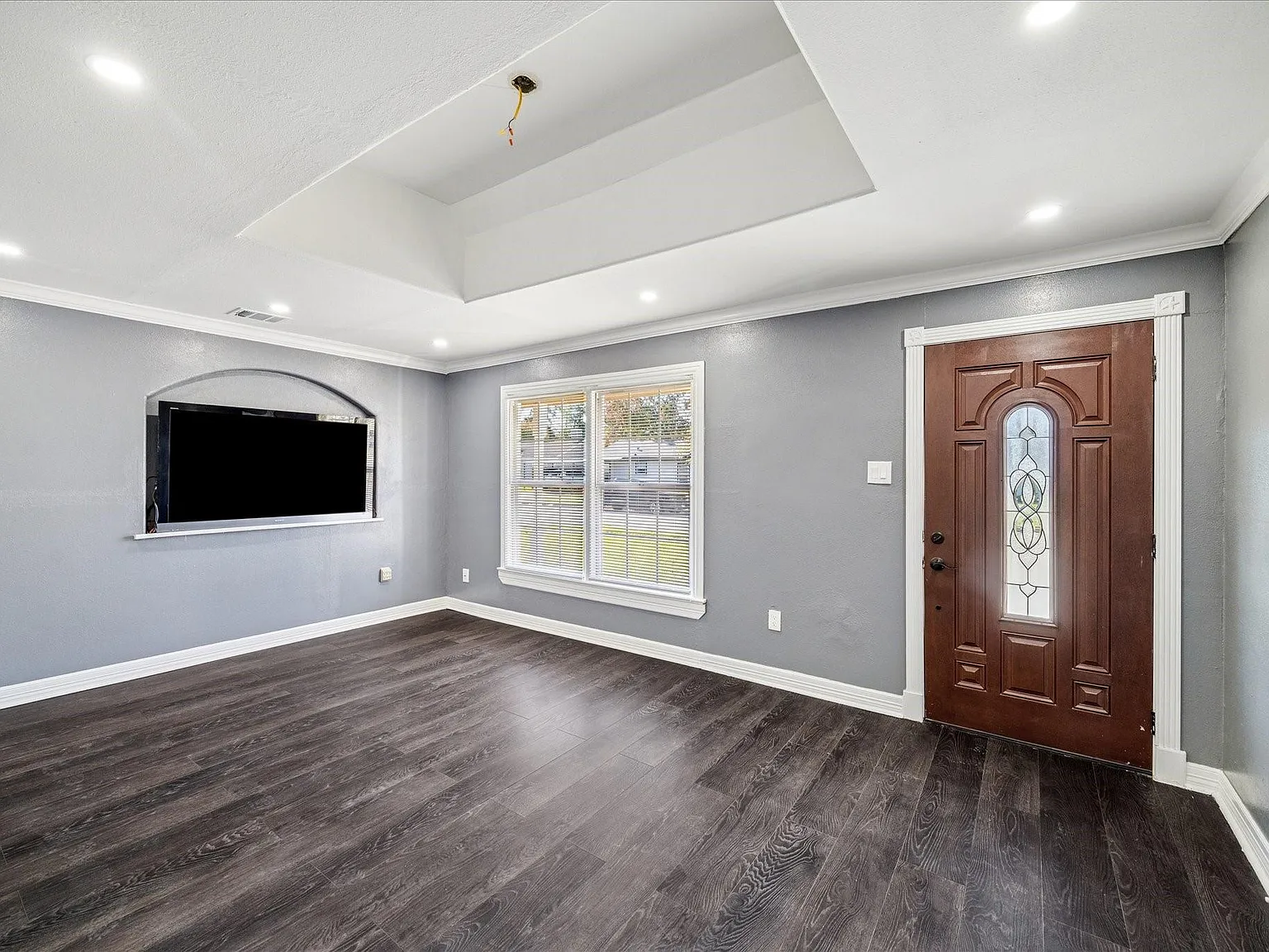 3 bed, 2.0 bath, 1250 sqft, $1,895 — Photo 2