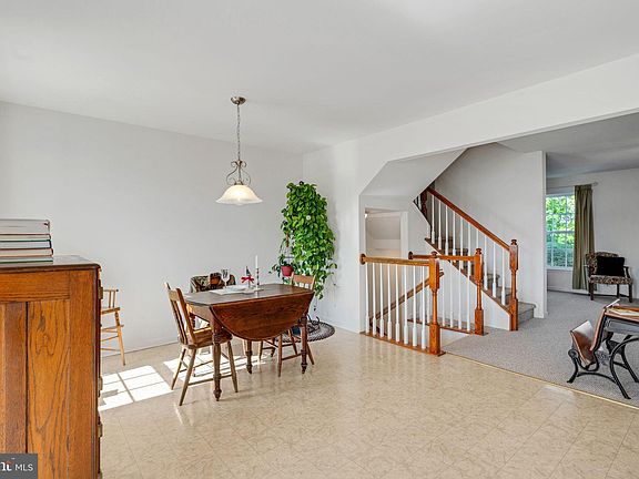 3rd image of 115 N Savanna Dr