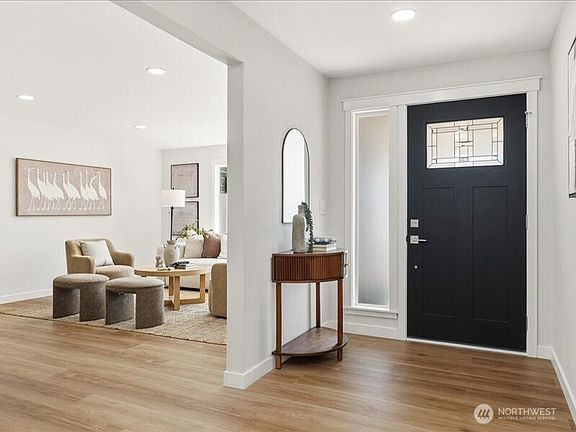 5th image of 12404 SE 26th Place