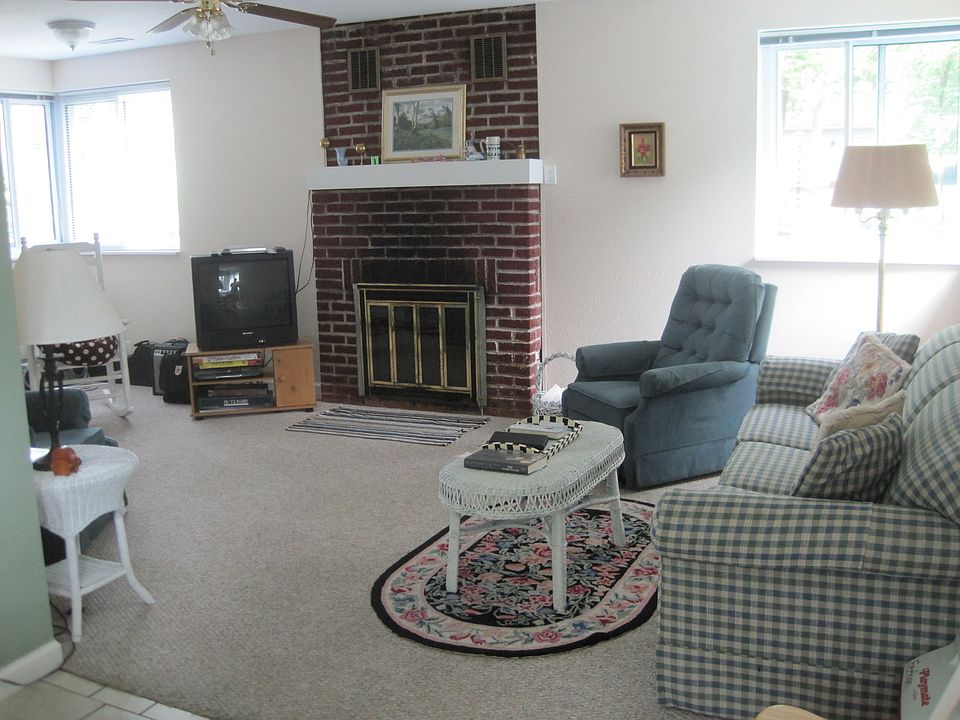 2nd image of 525 Elm