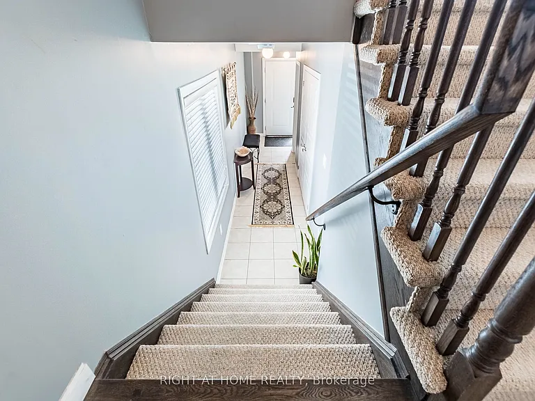 165 Hampshire Way #61 — Photo 8