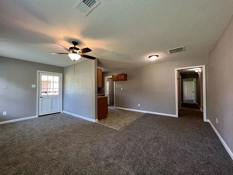 2 bed, 1078 sqft, $925 — Photo 2