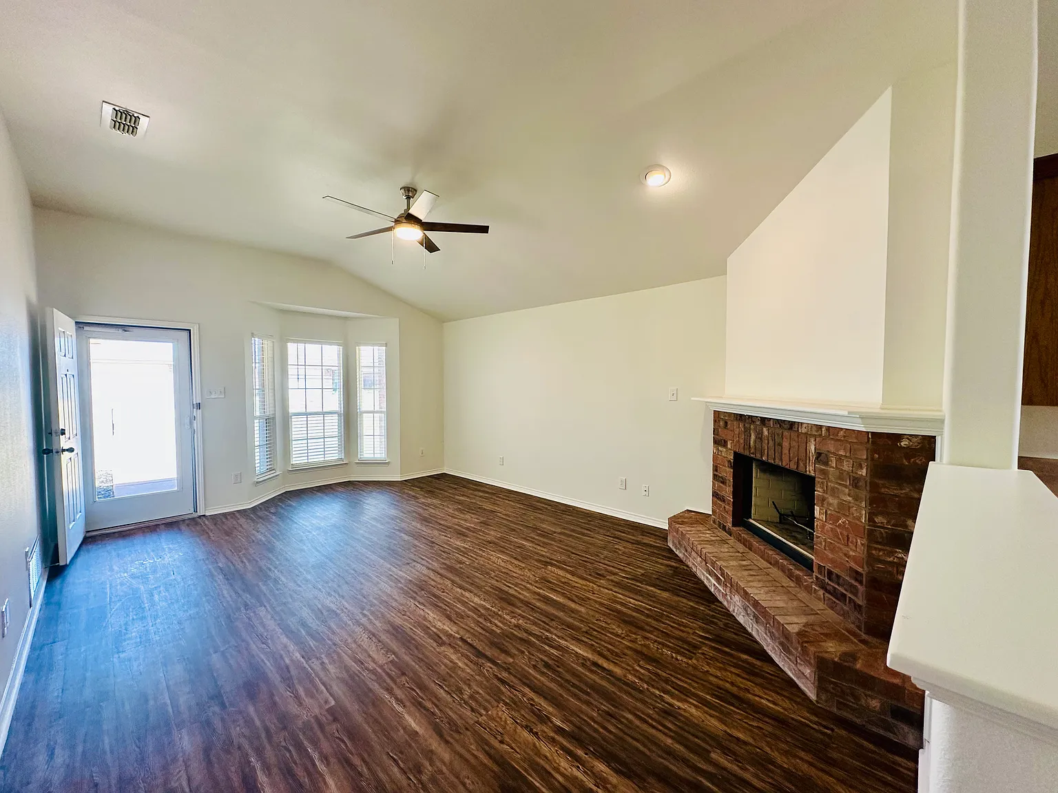 3 bed, 1547 sqft, $1,550 — Photo 3