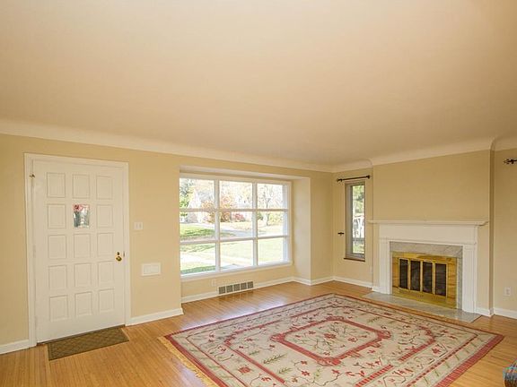 5th image of 3024 Barrington Dr