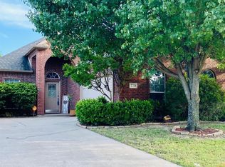 220 Bob White Dr, Red Oak, TX 75154
