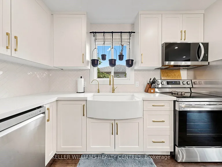29 Bronte Cres #UPPER — Photo 9