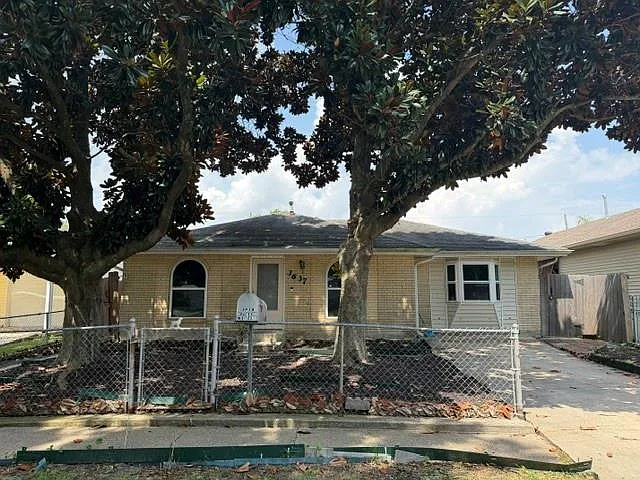 3637 E Loyola Dr