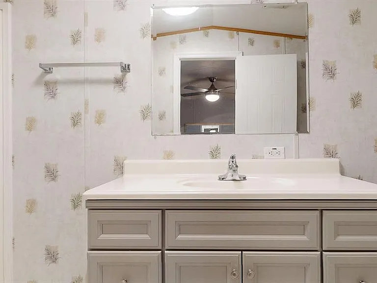 10728 Poplar St NE — Photo 22