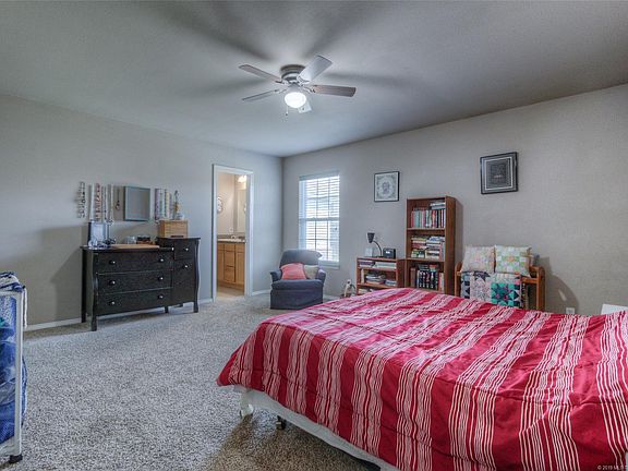 5th image of 46 E Fairlane Ct