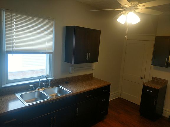 4th image of 811 E Whittier St