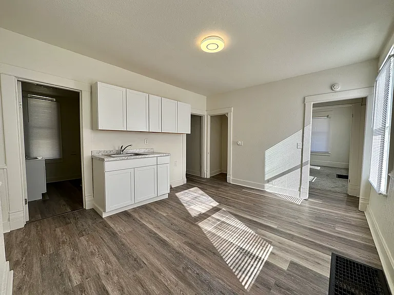 2700 W Marquette St — Photo 8