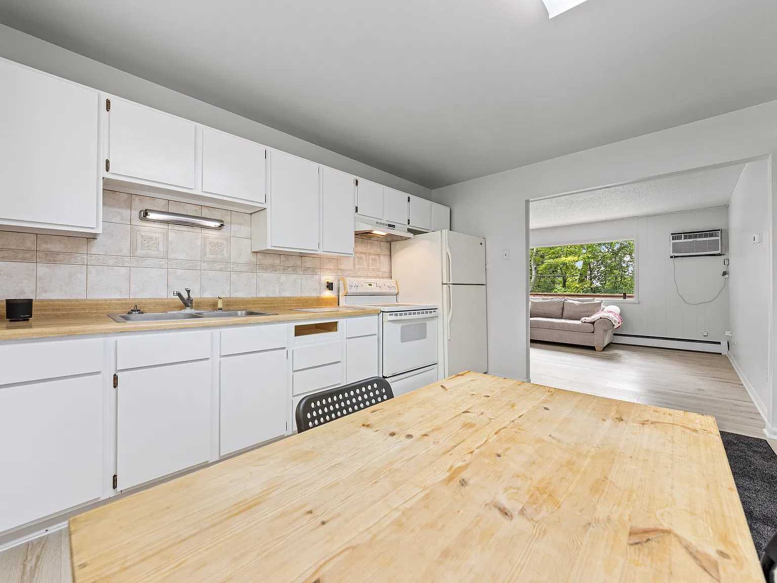 2 bed, 800 sqft, $1,600 — Photo 3