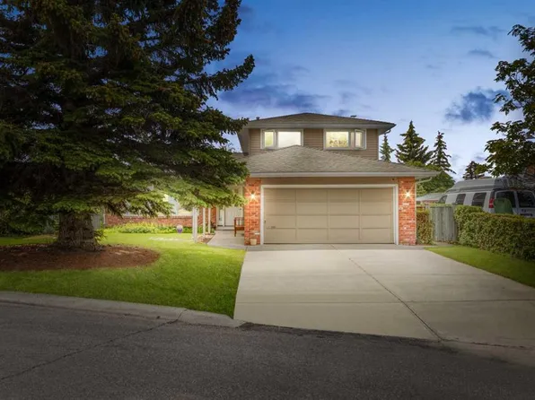 652 NE Dalmeny Hl NW, Calgary, AB T3A 1T6