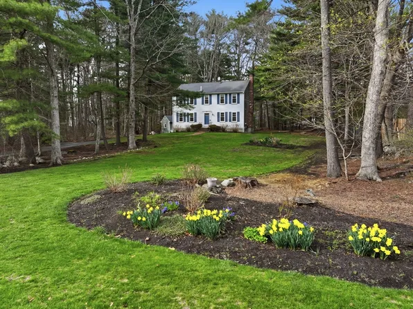 111 Brook Bend Rd, Hanover, MA 02339