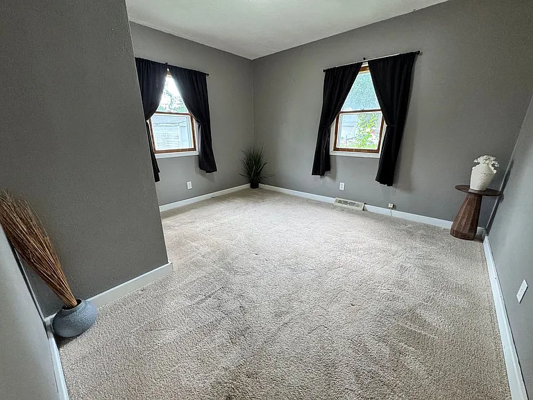 230 E Gilbert Dr — Photo 27