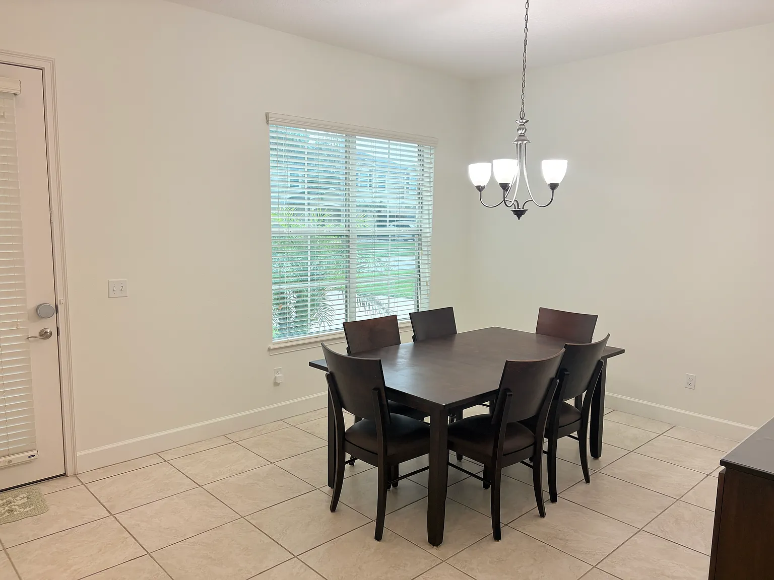 4 bed, 2090 sqft, $2,550 — Photo 4