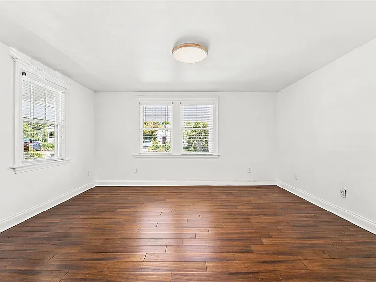 114 Biddle Rd — Photo 3
