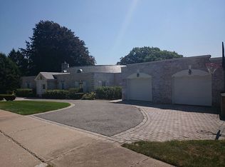 161 Cabot St, Brookline, MA 02467