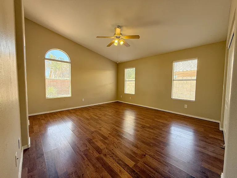 9821 W Yukon Dr — Photo 5