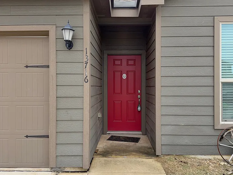 13716 Logan Pass Dr — Photo 2