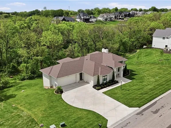 7300 NW Pampas Ln, Parkville, MO 64152