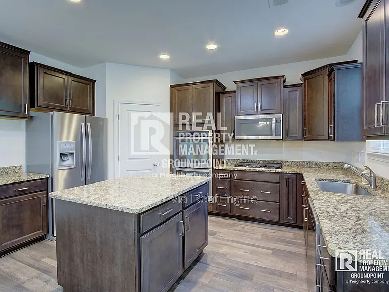 104 Elliott Creek Ln — Photo 2