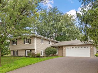 2946 McKnight Rd N, Maplewood, MN 55109