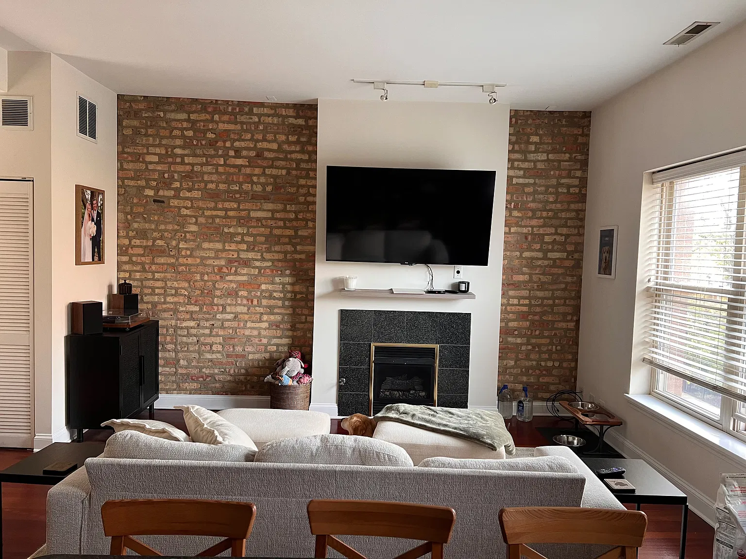 2 bed, 1100 sqft, $3,700 — Photo 1