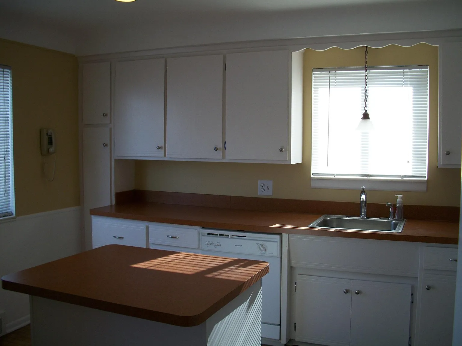 41900 Brentwood Dr — Photo 2