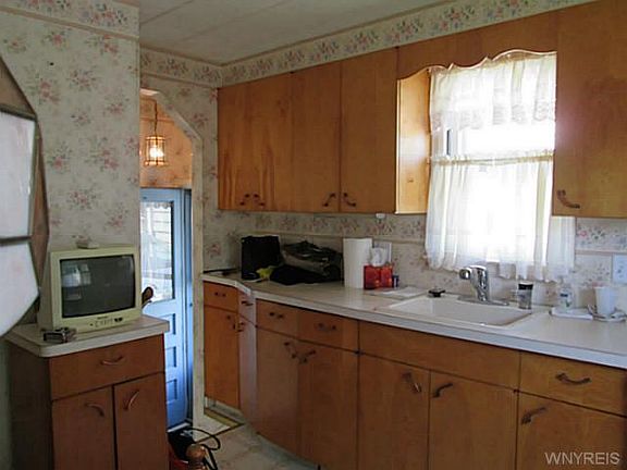 4th image of 179 Rosemont Ave