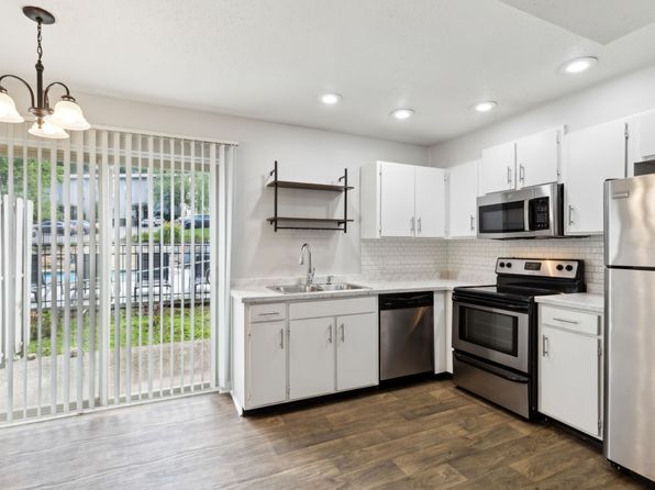 621 Memorial Dr #4-401