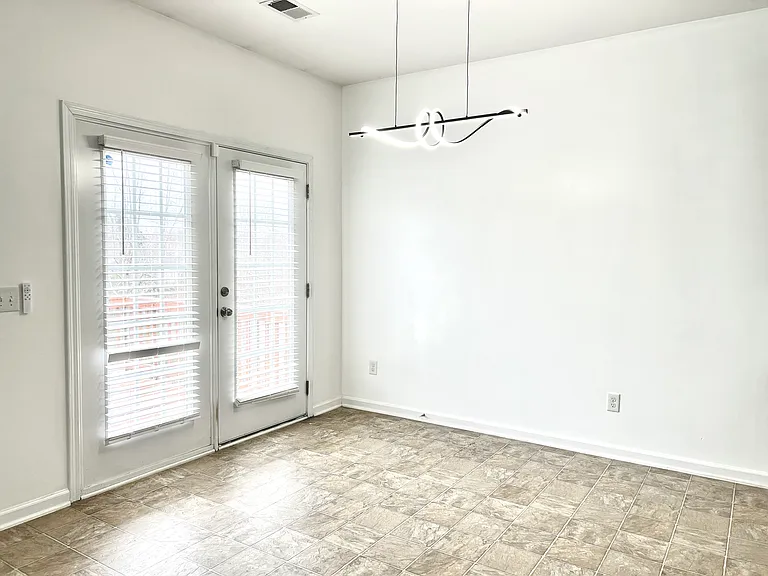 448 Riverdale Rd — Photo 8
